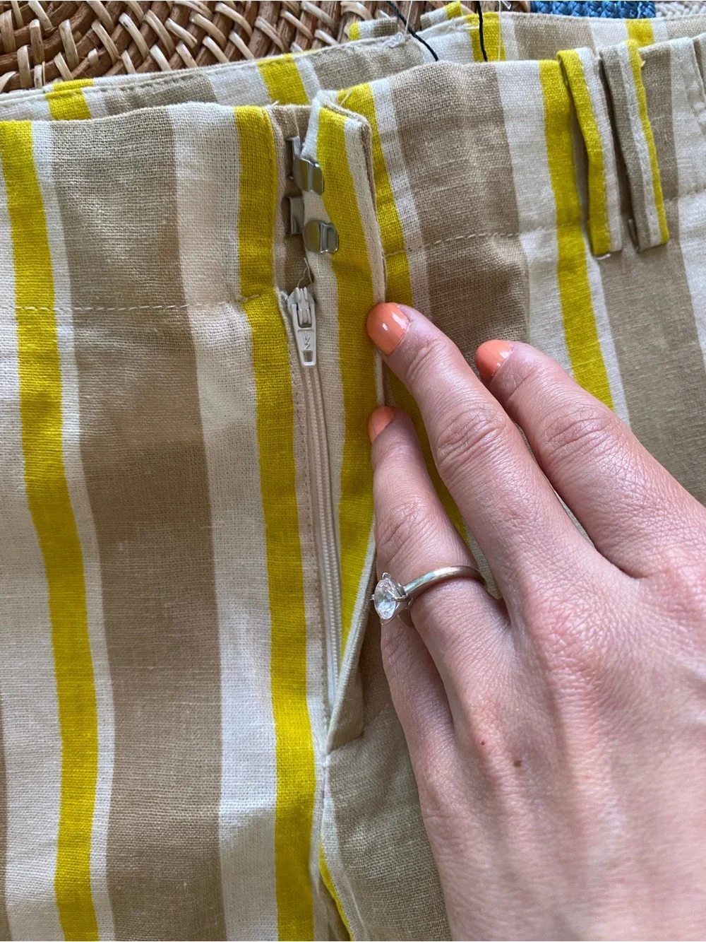 ZARA Striped Linen Blend Wide-Leg Trousers in Beige and Yellow! 🐚